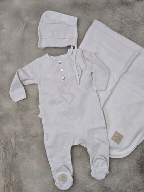 Mon Tresor Baby 3-Piece Layette Set White Footie Hat Blanket 6M